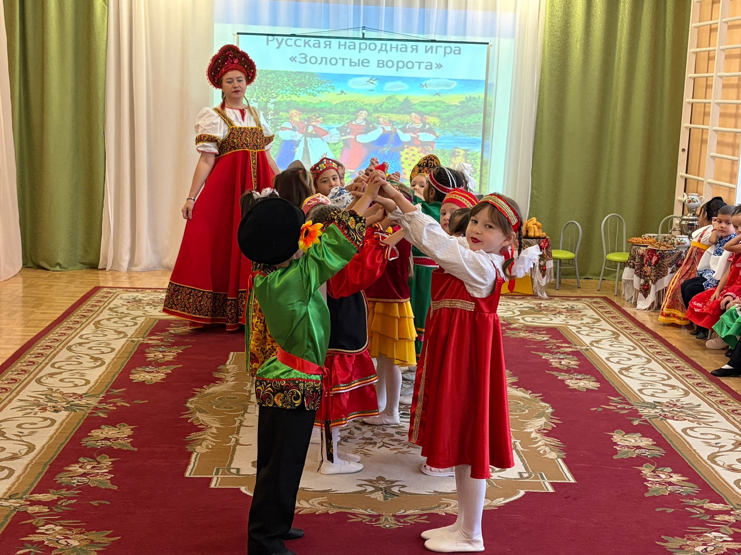 День национального костюма