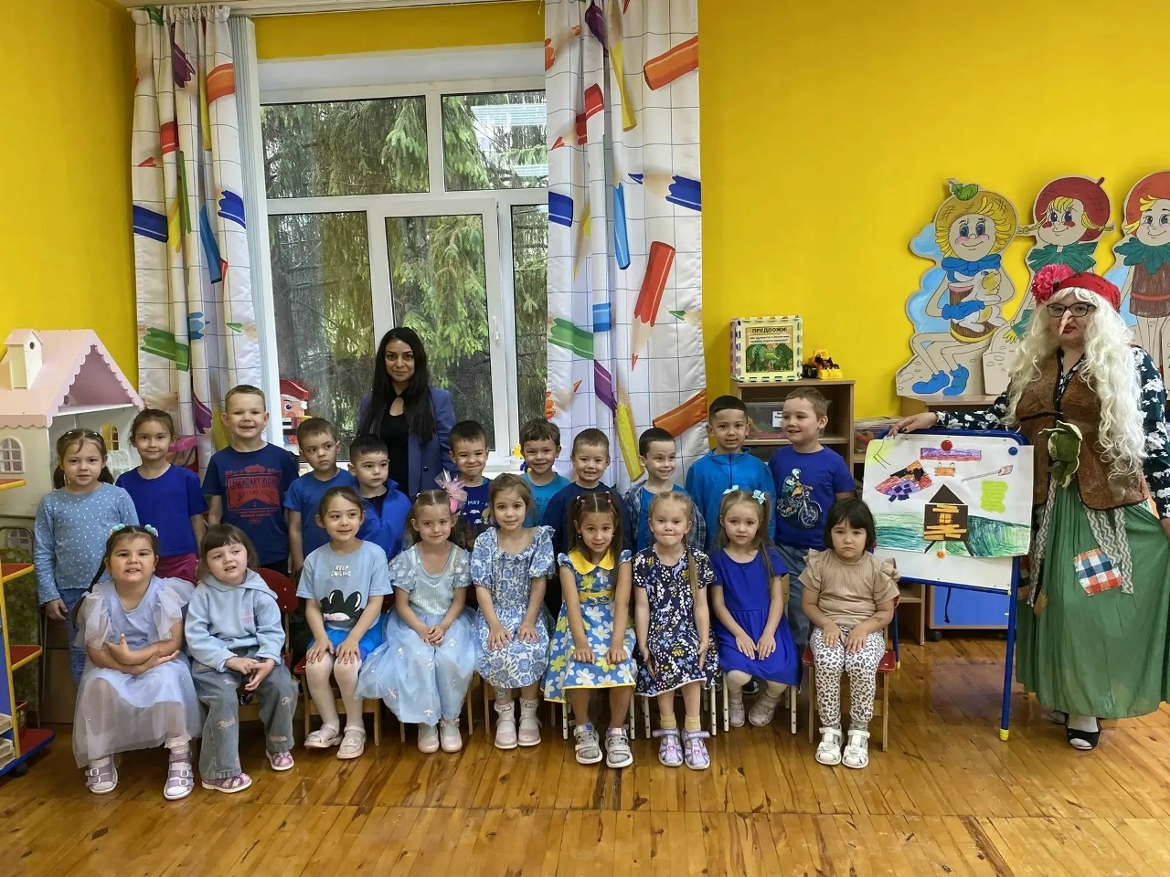Переполох в детском саду: Синий день и день рождения Бабы-Яги!